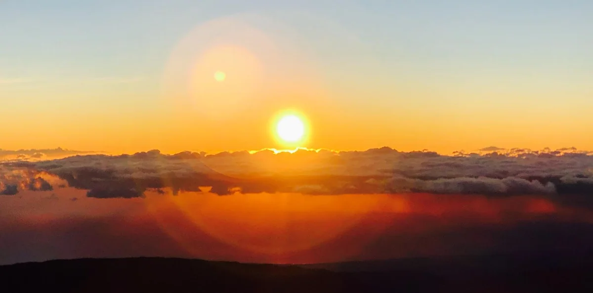 Le soleil au-dessus de la mer de nuages